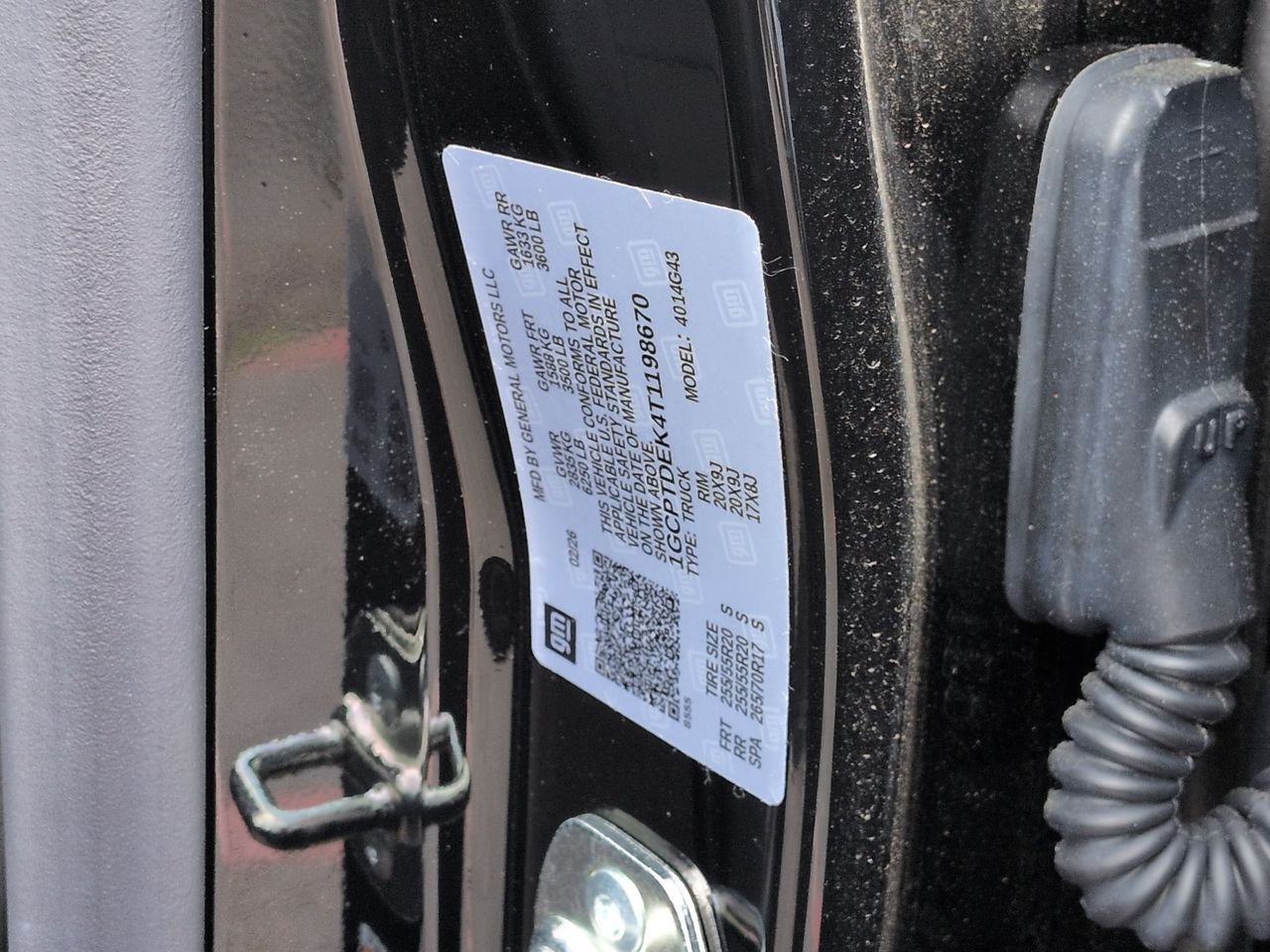 New 2026 Black Chevrolet Z71 image 35