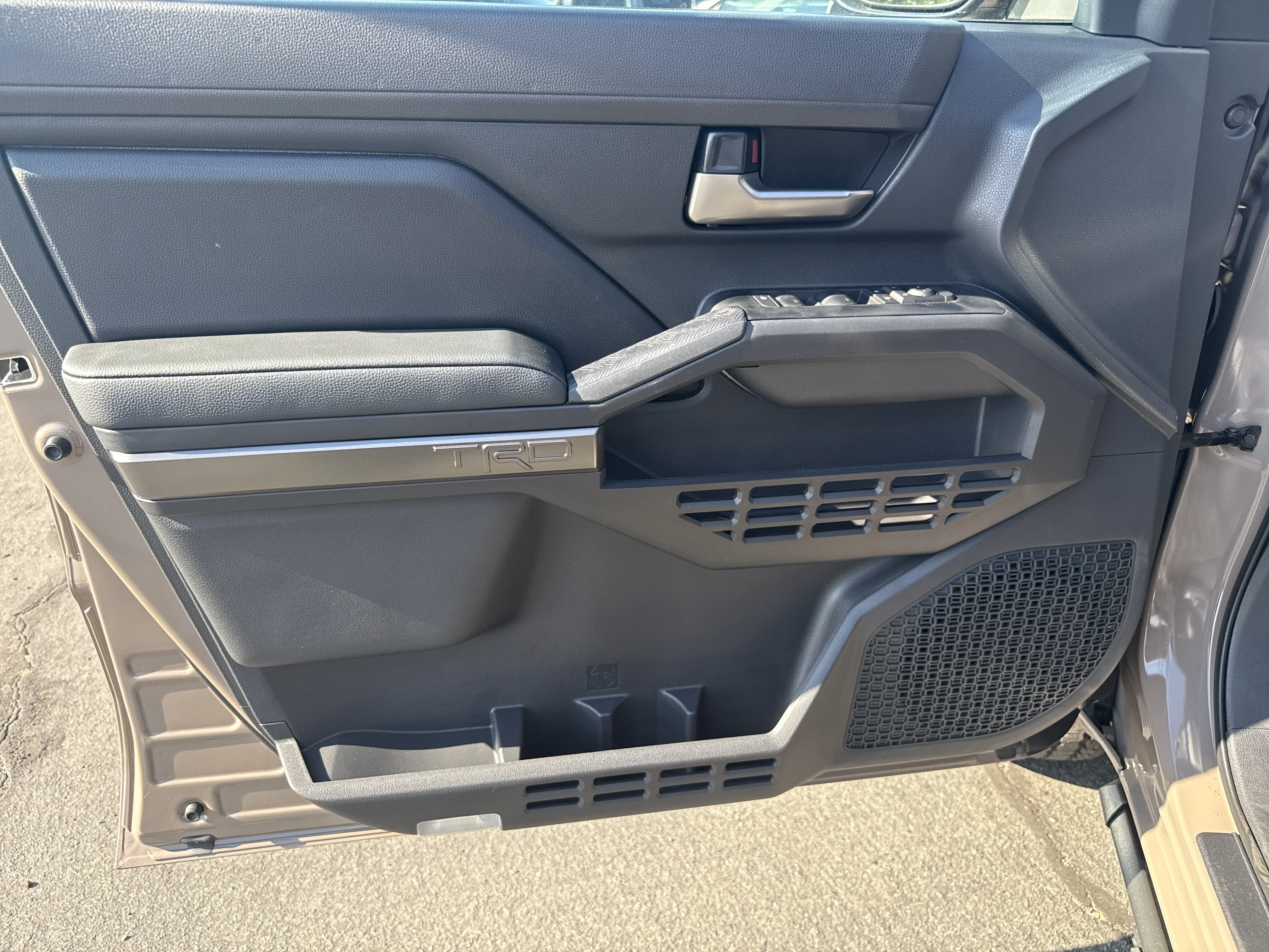 2026 Toyota Tacoma TRD Off Road - Photo 9