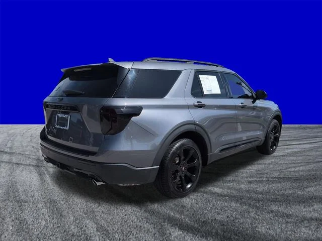 Certified Used 2022 Carbonized Gray Metallic Ford ST-Line image 4