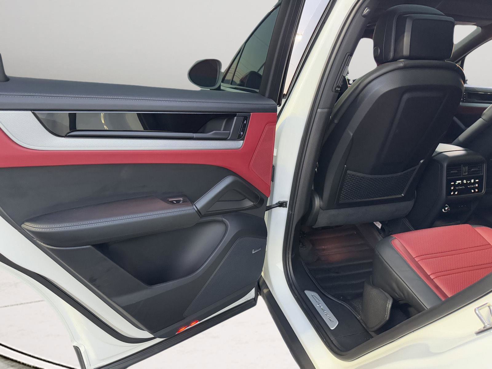 Used 2025 White Porsche  image 31