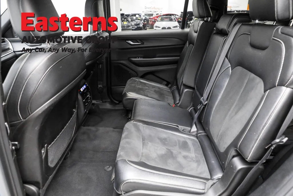 Used 2024 Silver Jeep Altitude image 21