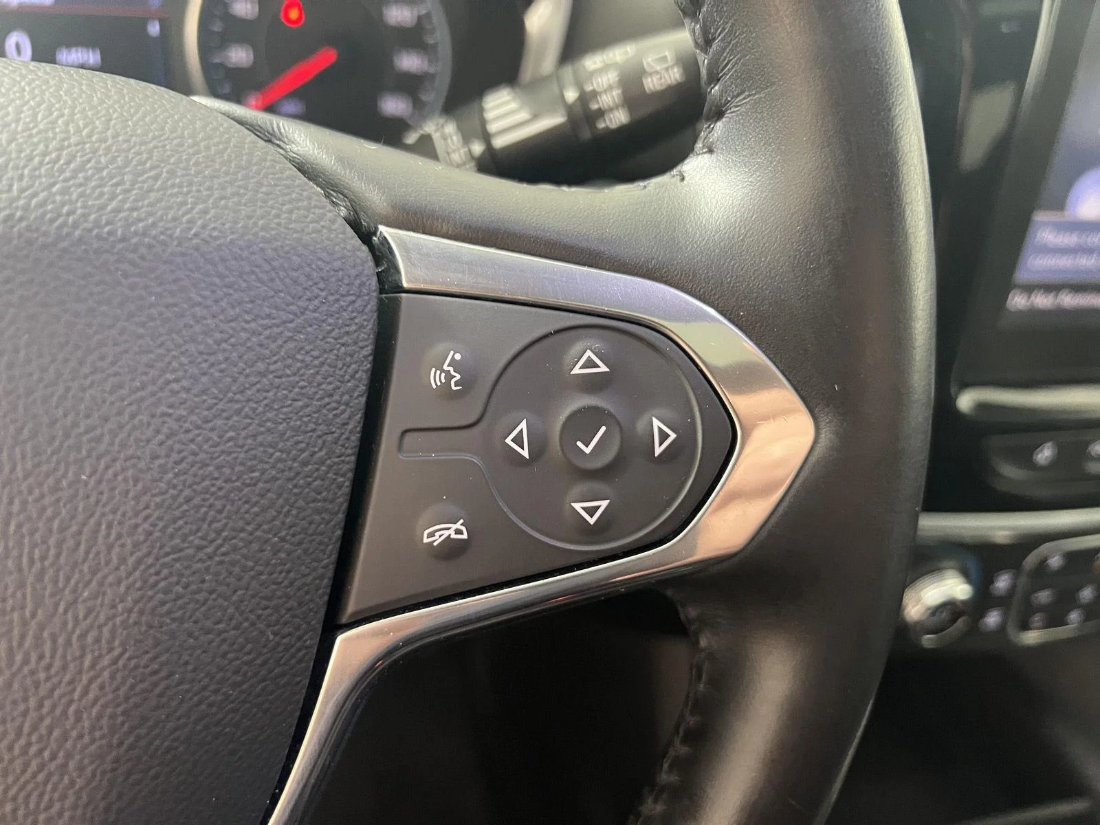 Used 2020 SATIN STEEL METALLIC Chevrolet RS image 10