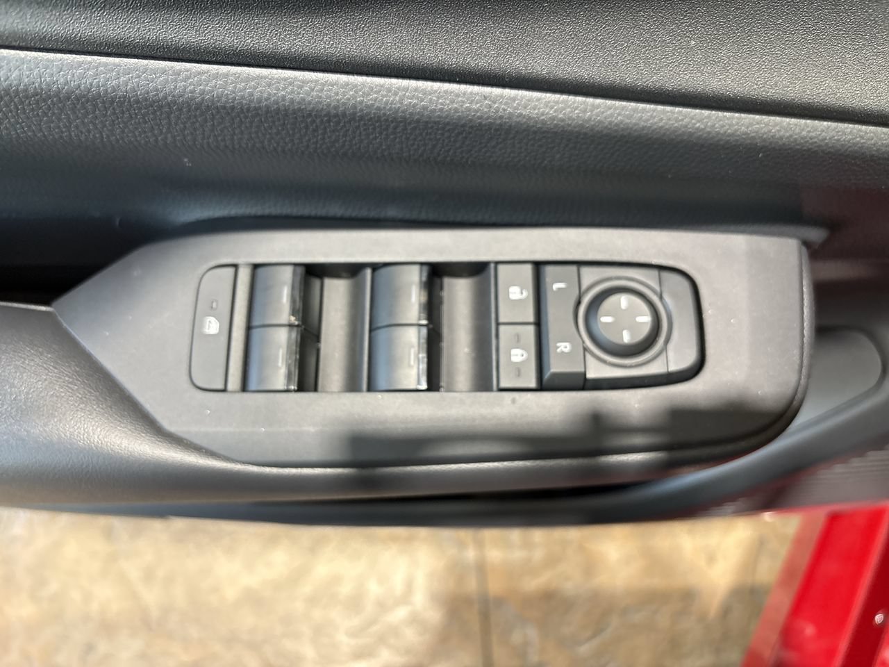 2026 Toyota Prius Plug-in Hybrid SE - Photo 13