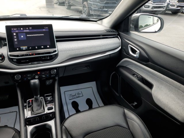 Used 2023 White Jeep Latitude image 15