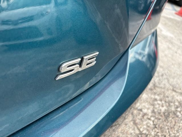 2025 Toyota Camry SE - Photo 11