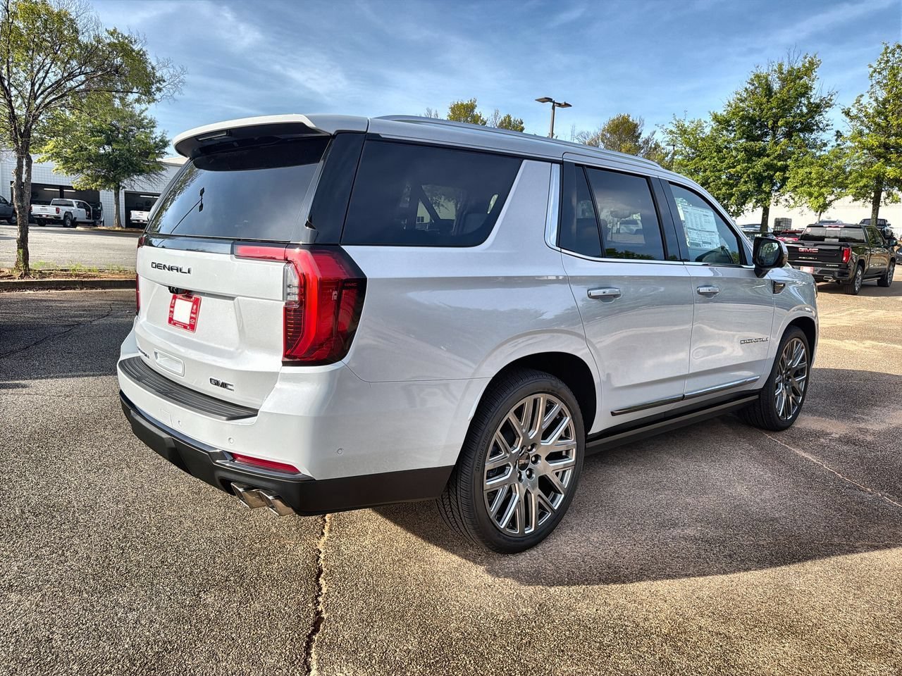 2026 GMC Yukon Denali Ultimate - Photo 8