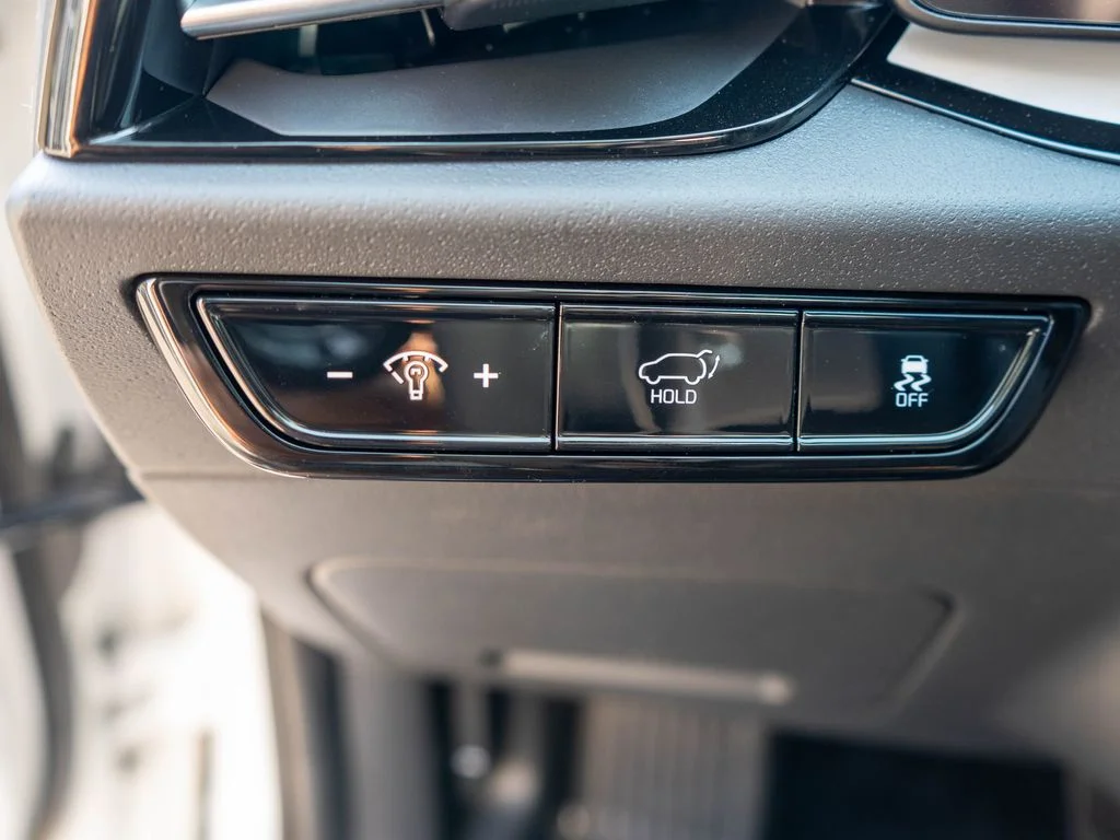 New 2026 Snow White Pearl Kia WIND image 17