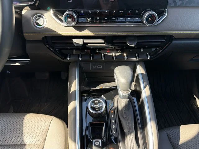 Used 2025 Gray Chevrolet ZR2 image 30