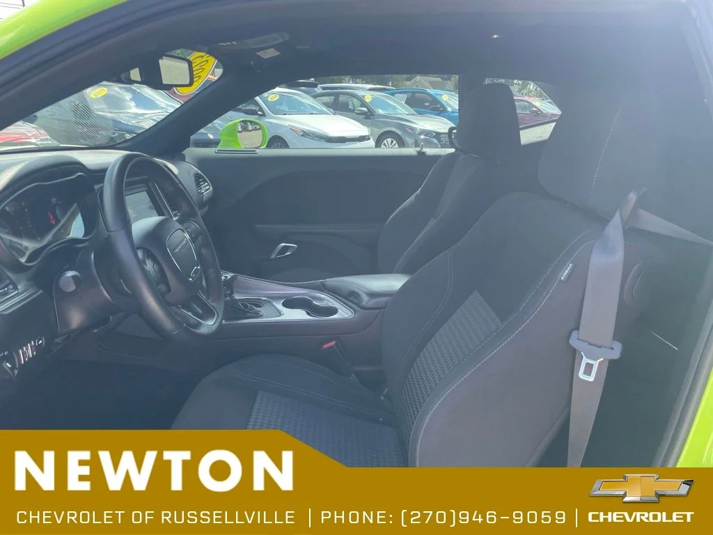 Used 2023 Sublime Metallic Dodge SXT image 4