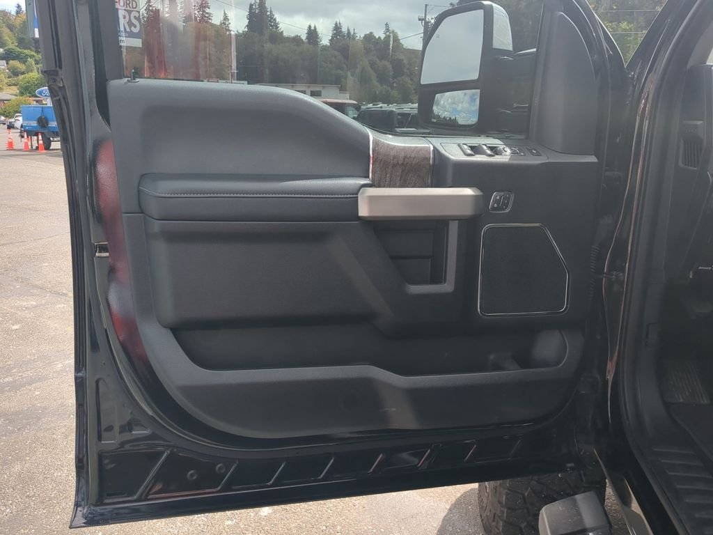 Used 2019 Black Metallic Ford Lariat image 13