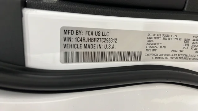New 2026 Bright White Clear-Coat Exterior Paint Jeep Limited image 27