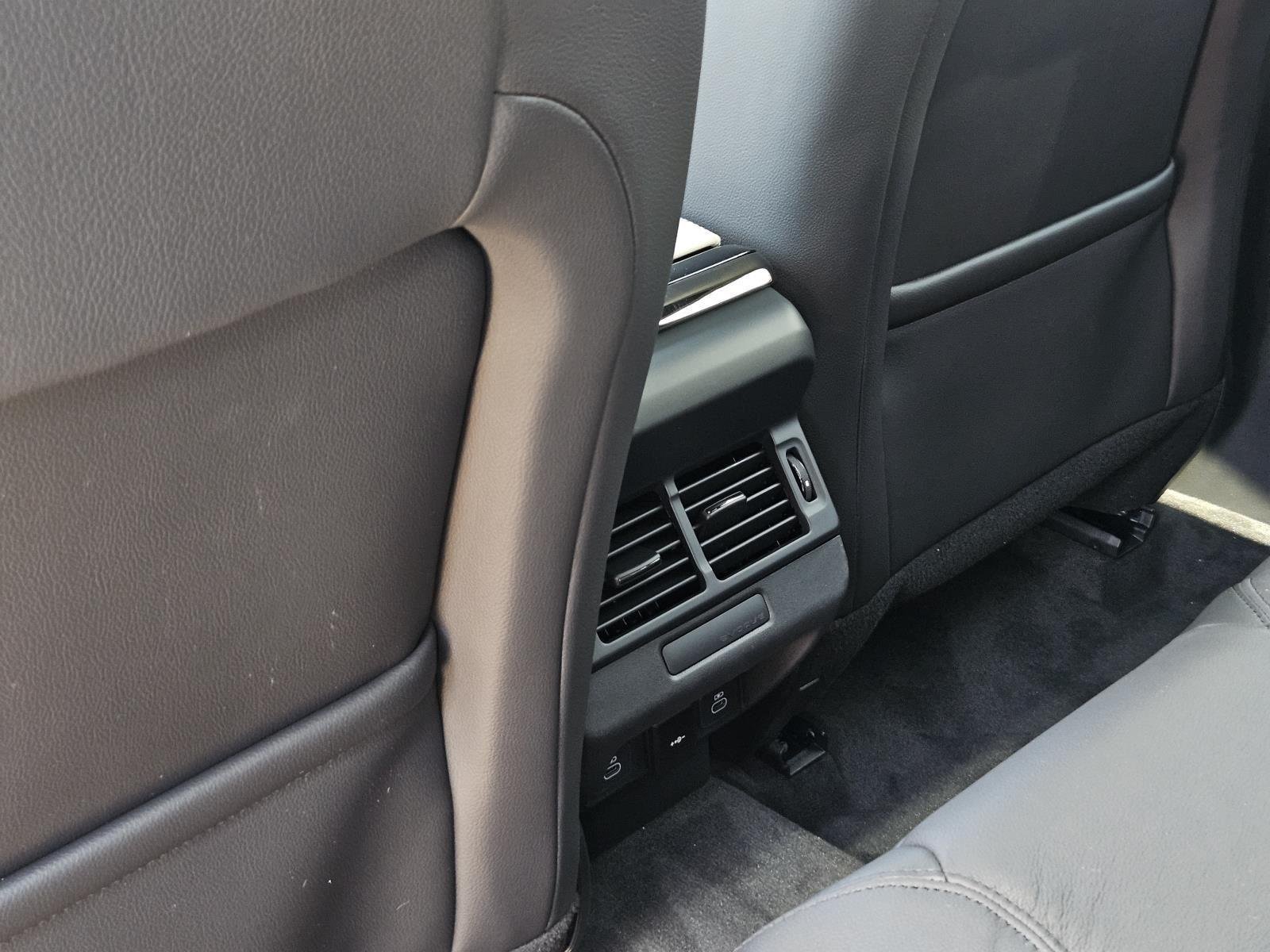 New 2026 Santorini Black Land Rover Dynamic SE image 28