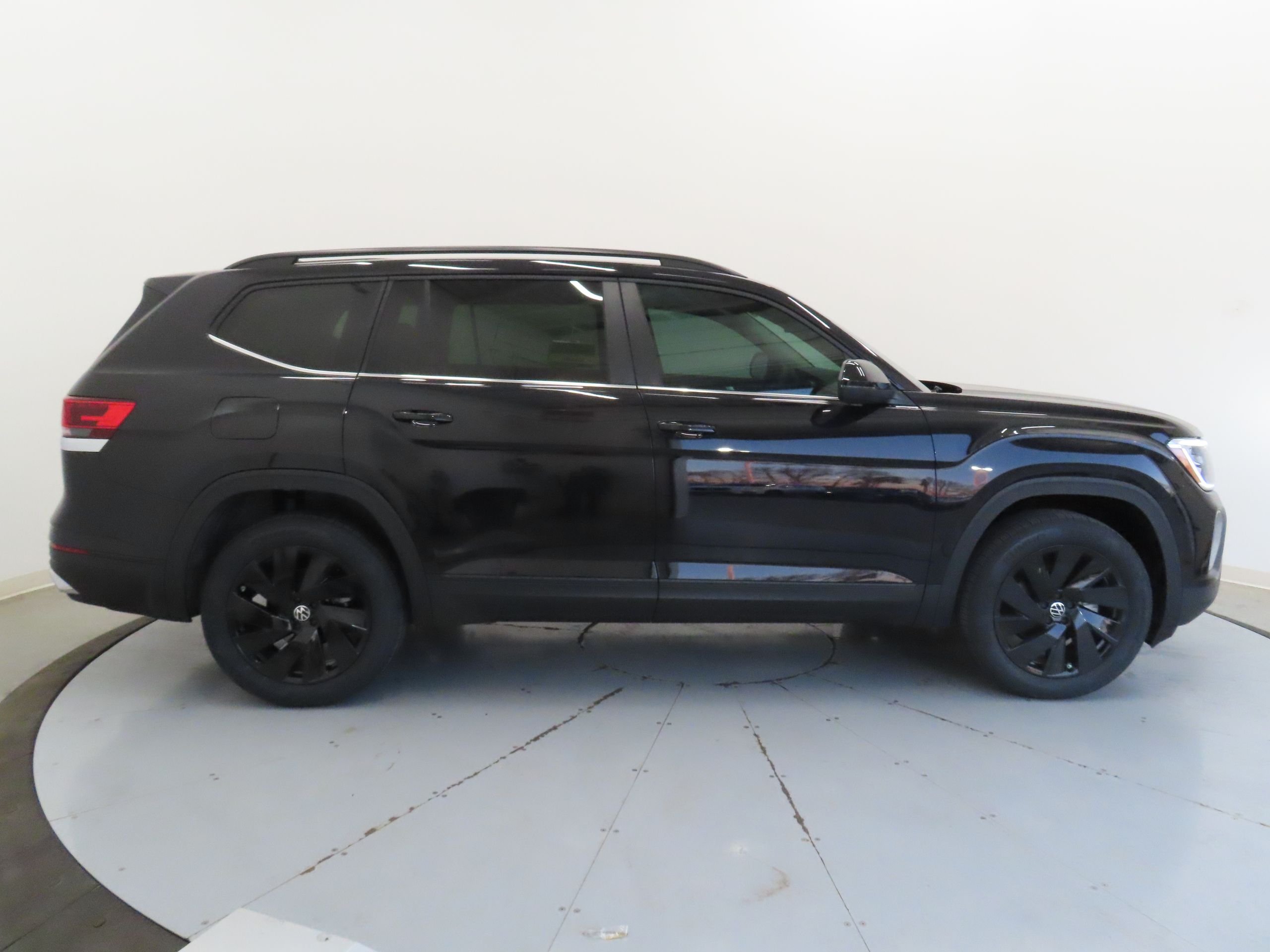 New 2026 Black Volkswagen 2.0T SE w/Technology image 2