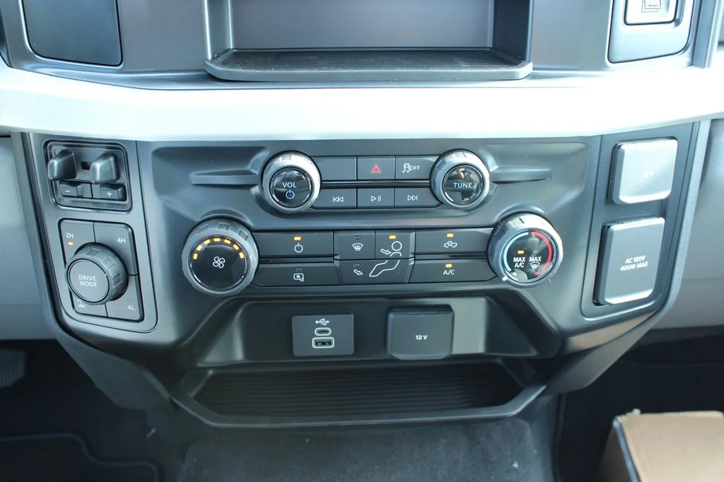 New 2026 Avalanche Ford F-350® XLT image 32