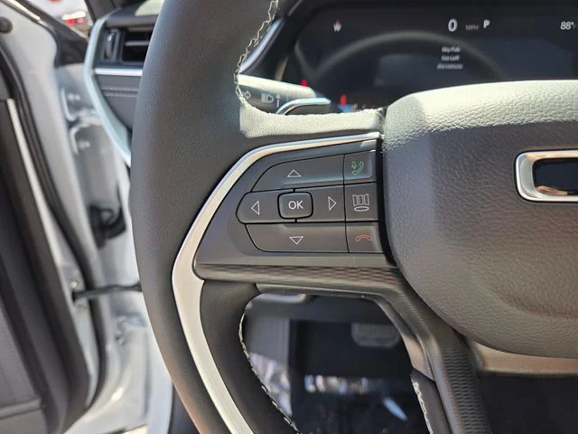 New 2026 Bright White Clear-Coat Exterior Paint Jeep Laredo X image 30