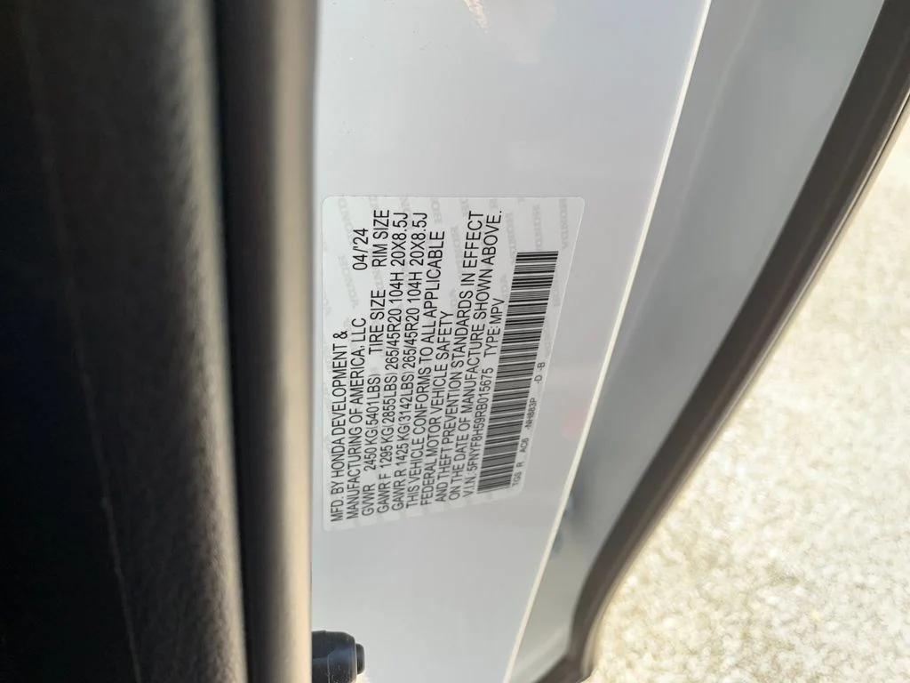Used 2024 White Honda EX-L image 33