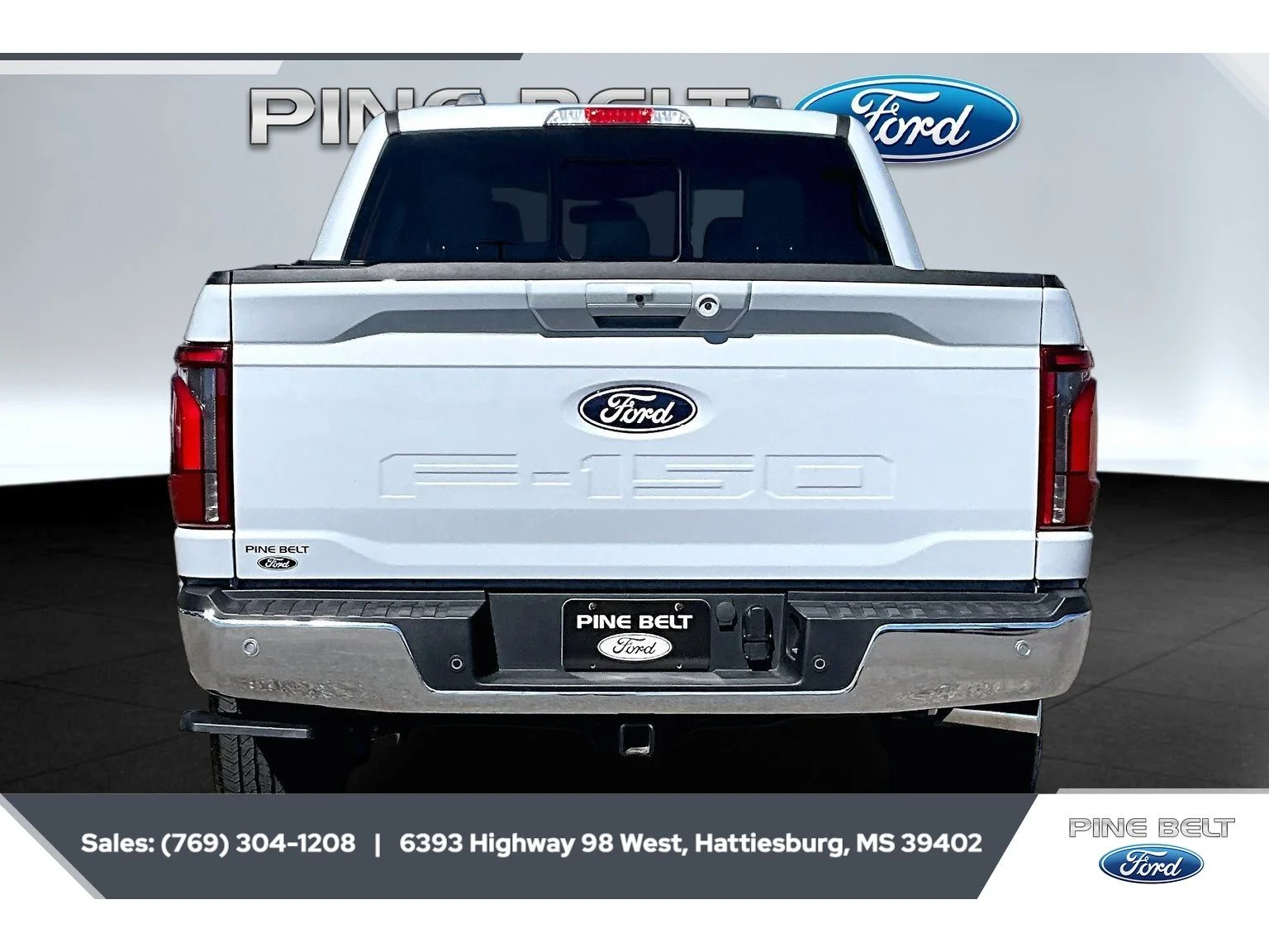 Used 2025 Space White Metallic Ford LARIAT image 4