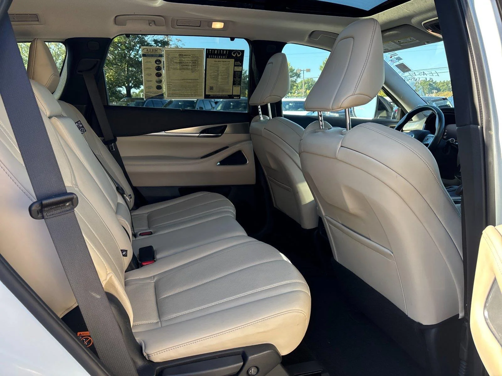 Certified Used 2023 Majestic White INFINITI LUXE image 37