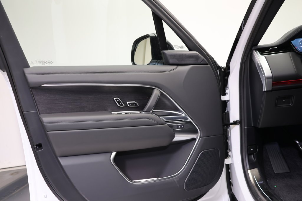 New 2027 Fuji White Land Rover SE image 25
