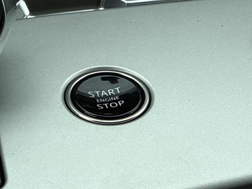 New 2026 Tourmaline Brown in Satin finish Land Rover SE image 10