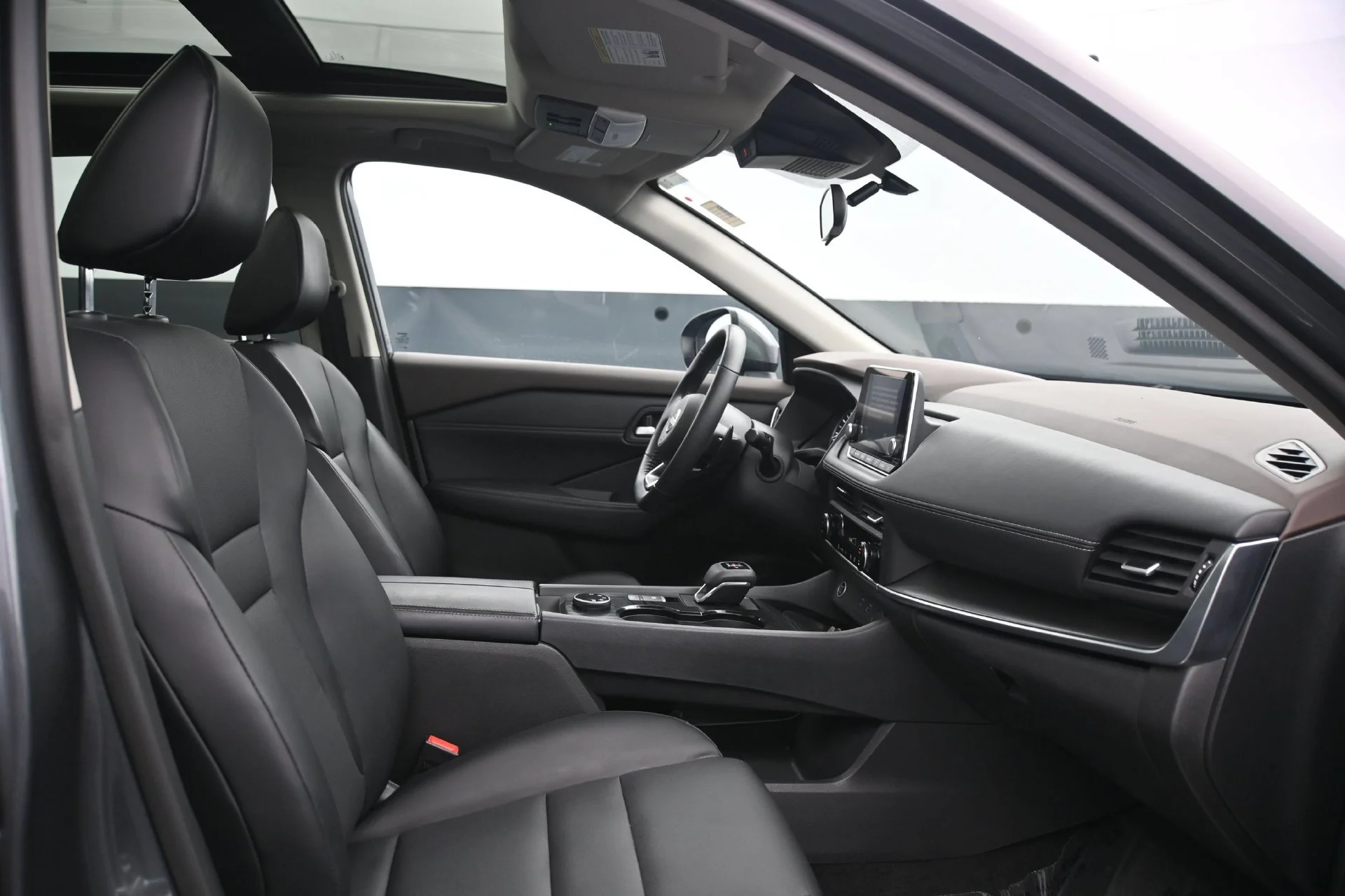 Used 2023 Gun Metallic Nissan SV image 13