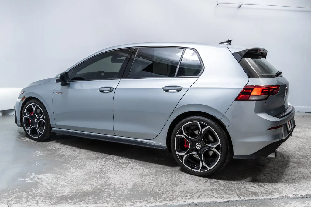 Used 2025 Alpine Silver Metallic Volkswagen Autobahn image 2