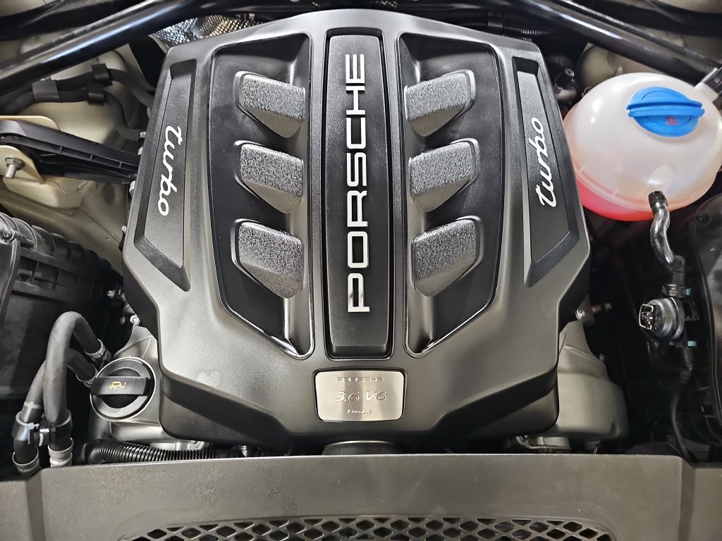 Used 2016 White Porsche Turbo image 32