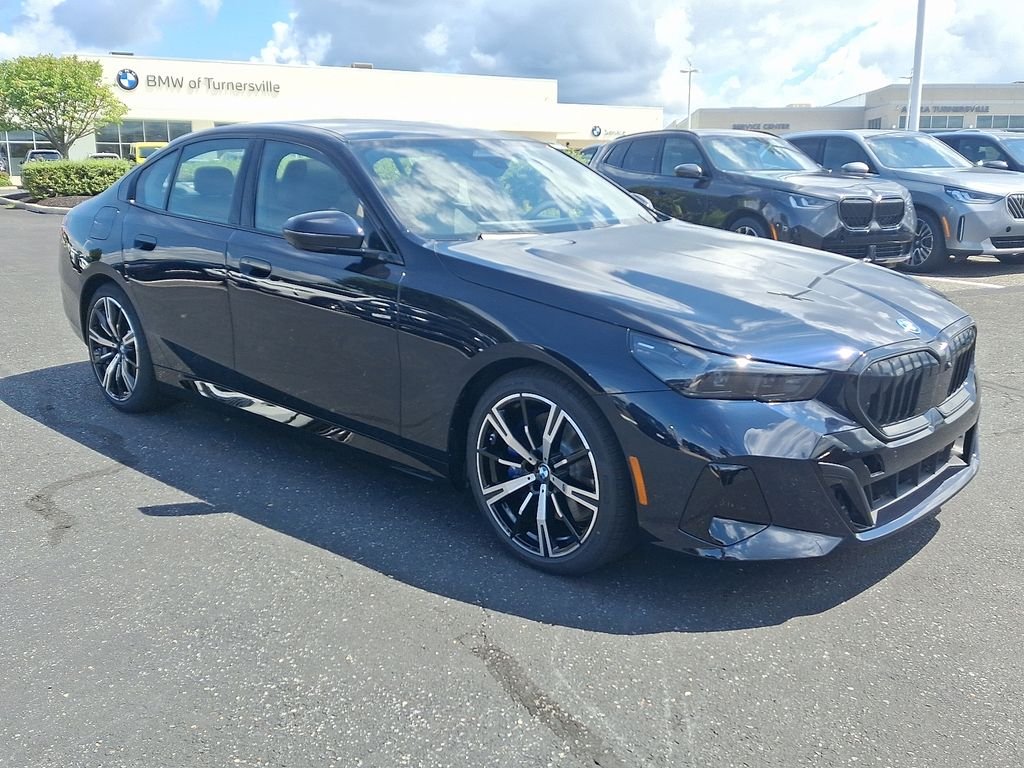 New 2027 Carbon Black Metallic BMW 550e xDrive image 2