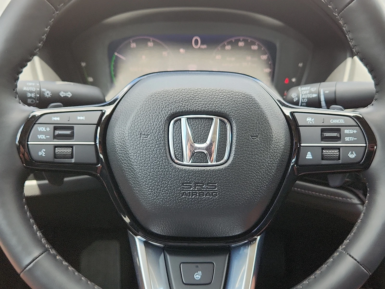 Used 2025 Solar Silver Metallic Honda Touring image 24