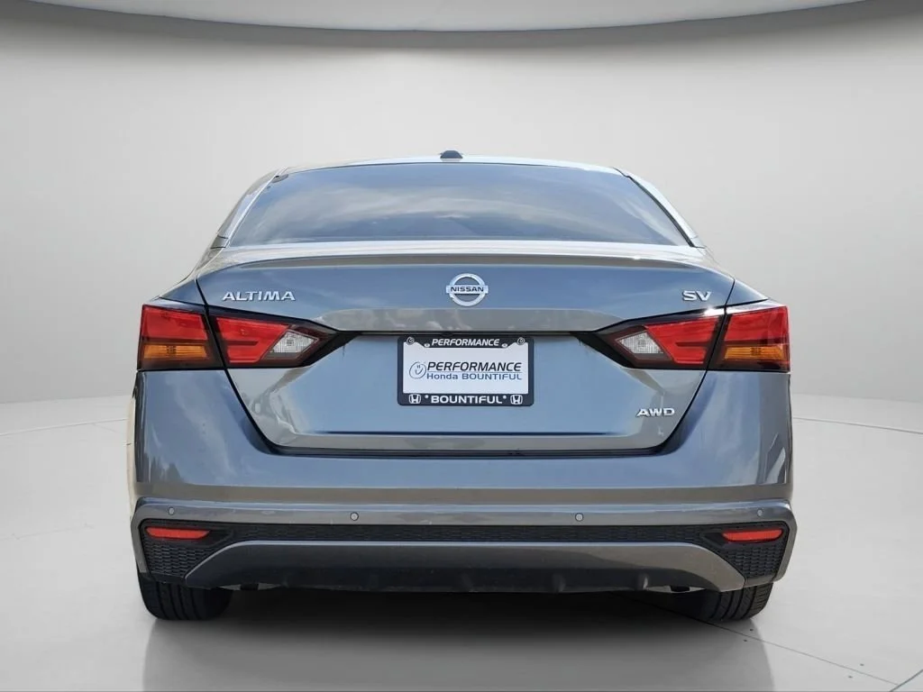 Used 2022 Gun Metallic Nissan 2.5 SV image 23