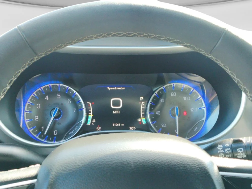 Used 2025 Black Chrysler Select image 23