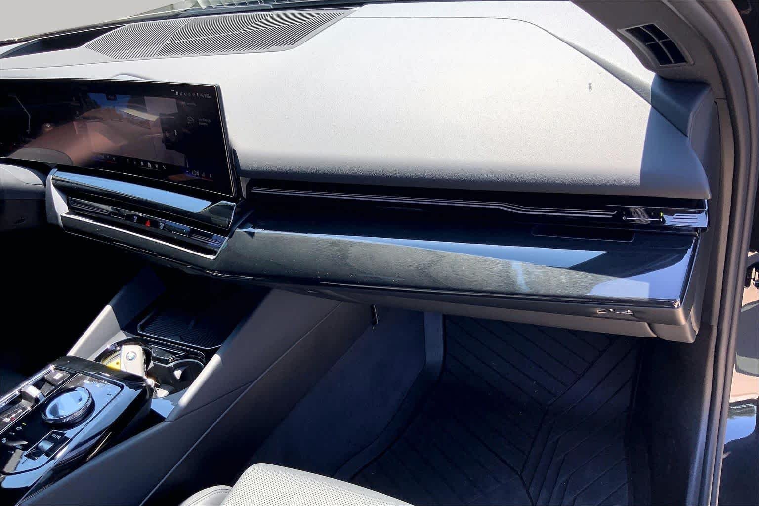 Used 2024 Black Sapphire Metallic BMW 530i image 19