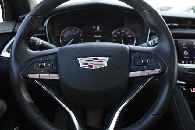 Used 2025 Green Cadillac Luxury image 12