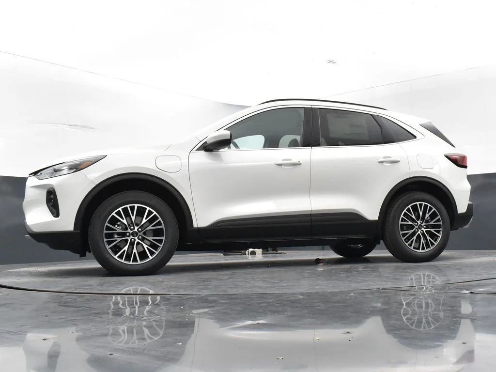 New 2025 White Ford Base image 35