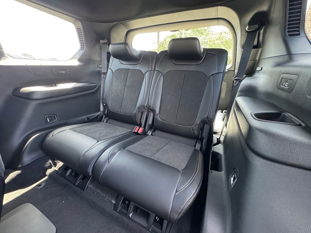 New 2026 Bright White Clear-Coat Exterior Paint Jeep Altitude image 31