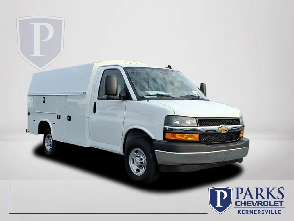New 2025 Summit White Chevrolet 1WT image 1
