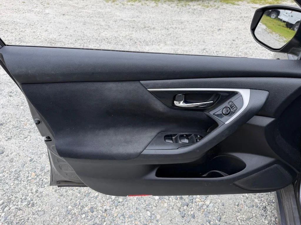 Used 2014 Gray Nissan 2.5 SV image 23