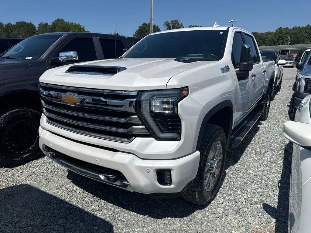 Used 2025 Beige Chevrolet High Country image 1