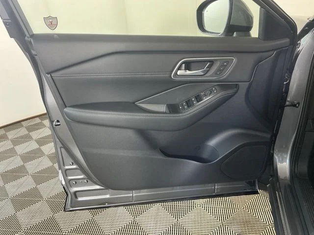 New 2026 Gray Nissan Platinum image 9