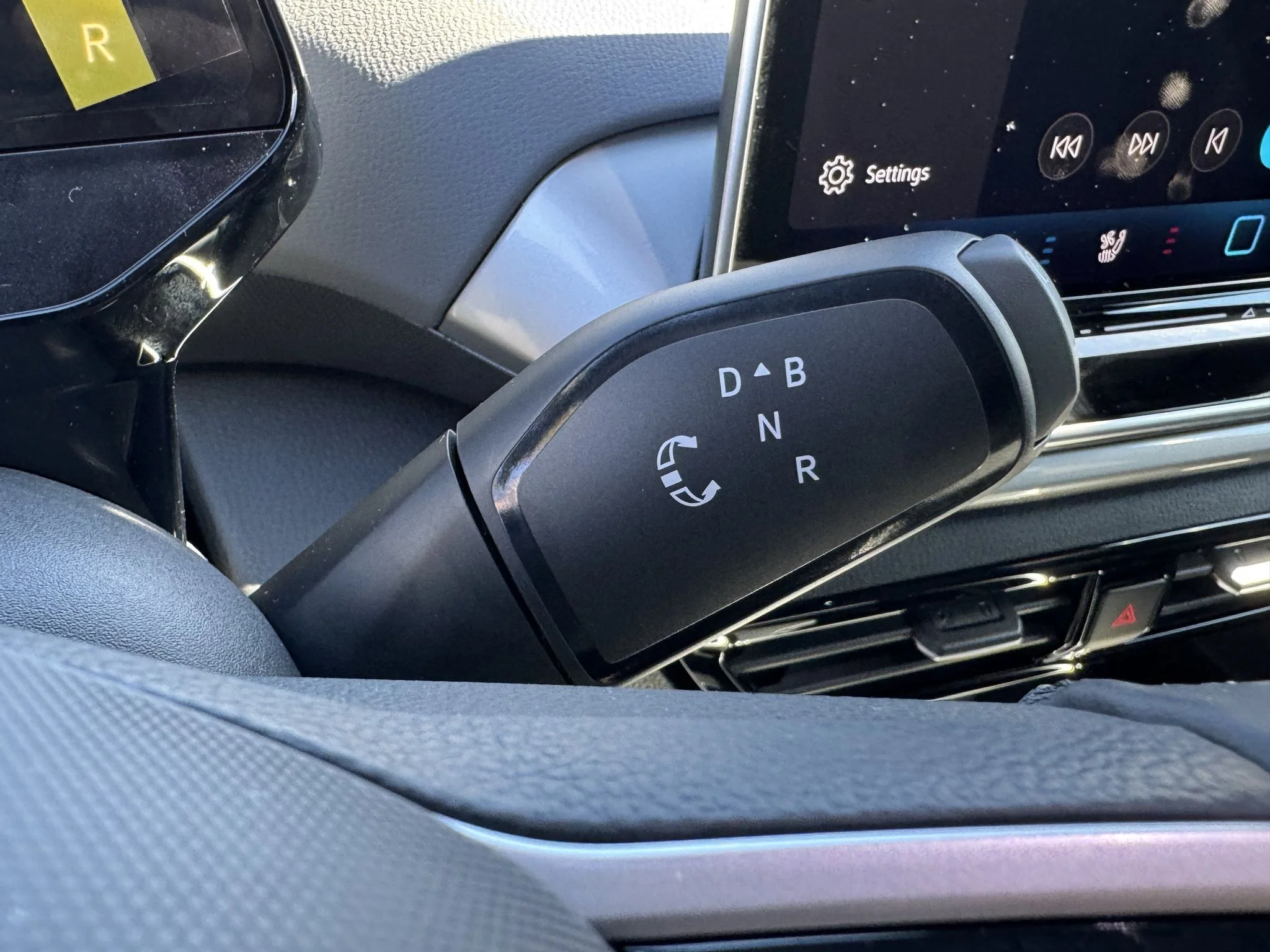 New 2026 Opal White Pearl Volkswagen Pro S image 22