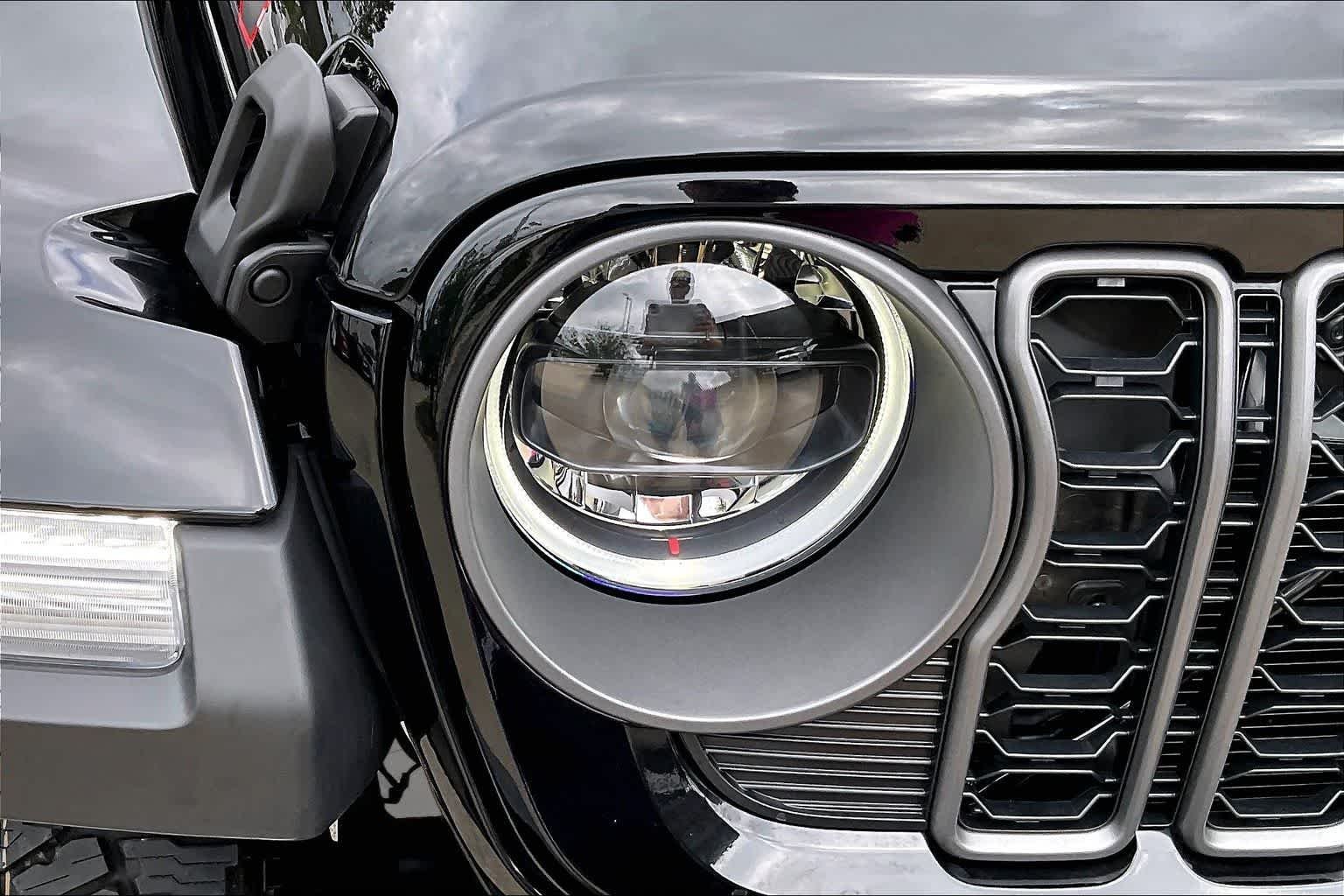 New 2026 Black Clear-Coat Exterior Paint Jeep Rubicon image 13