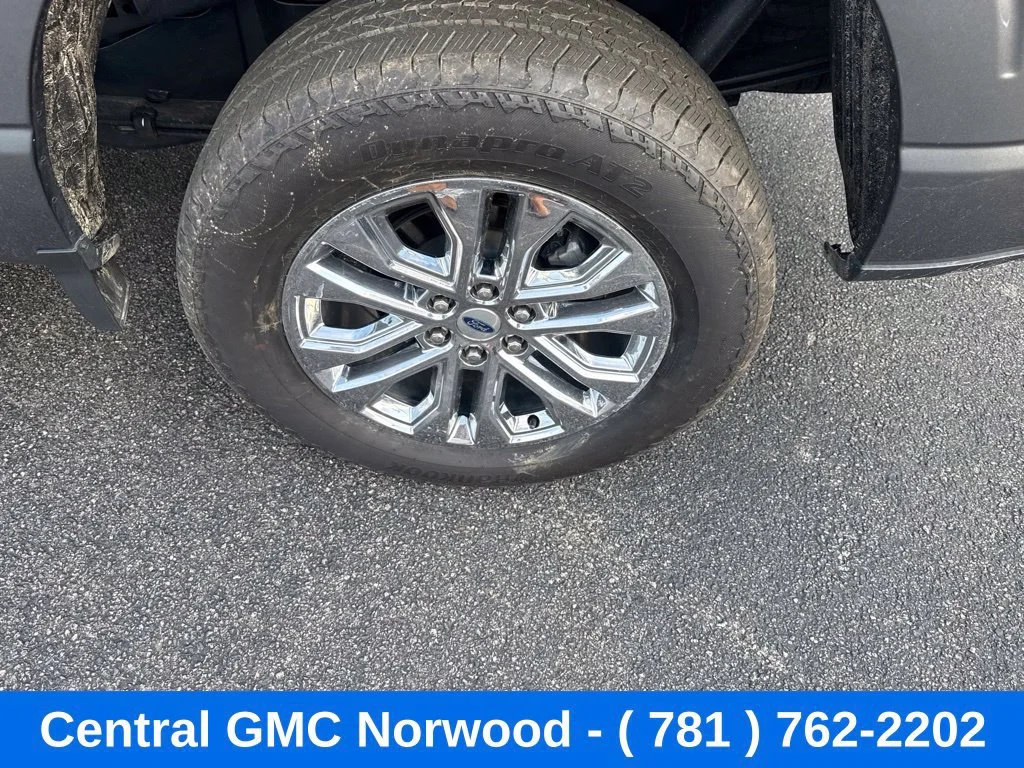Used 2025 Gray Ford LARIAT image 9