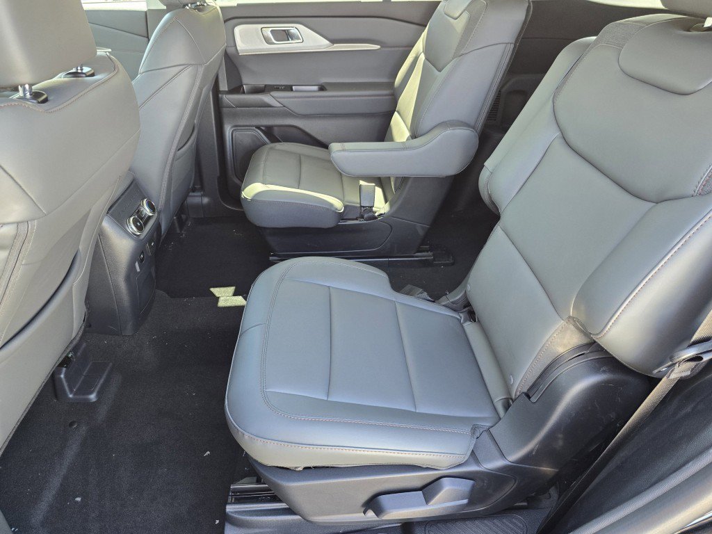 New 2026 Agate Black Metallic Ford Active image 28