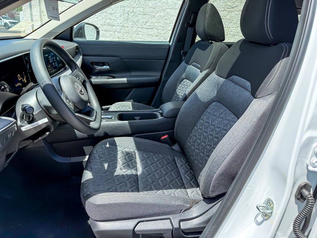 New 2026 Aspen White Tricoat/Super Black Nissan SV image 8