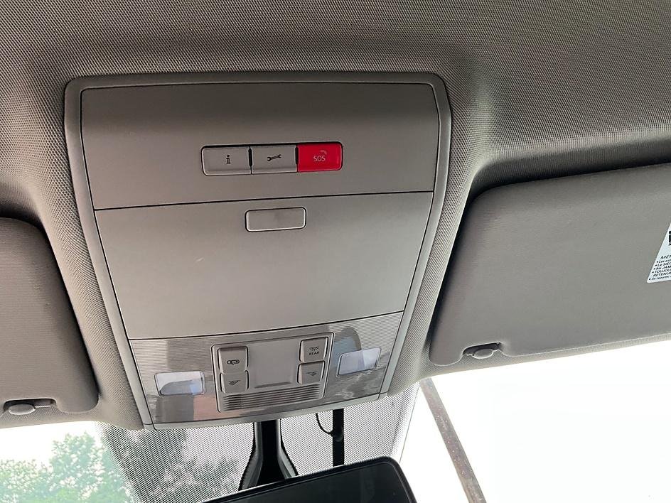 Used 2019 White Volkswagen 2.0T SE image 27