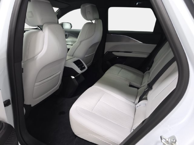 2027 Cadillac LYRIQ Luxury - Photo 10