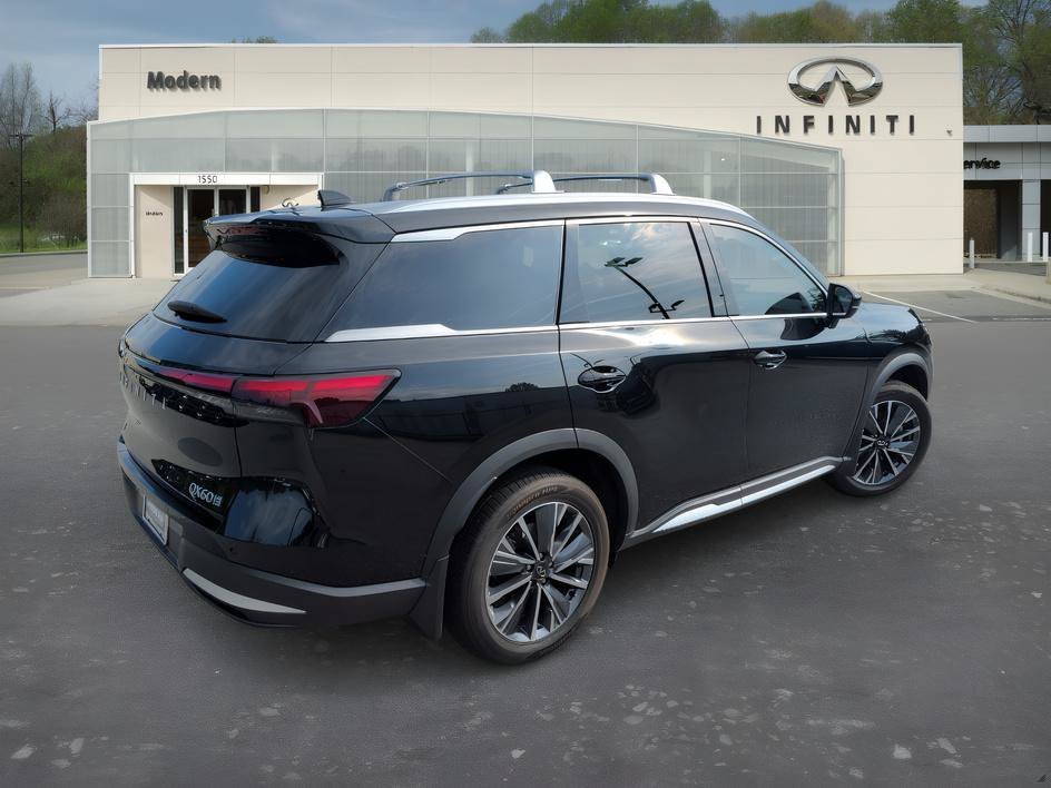 Certified Used 2026 Mineral Black INFINITI LUXE image 4