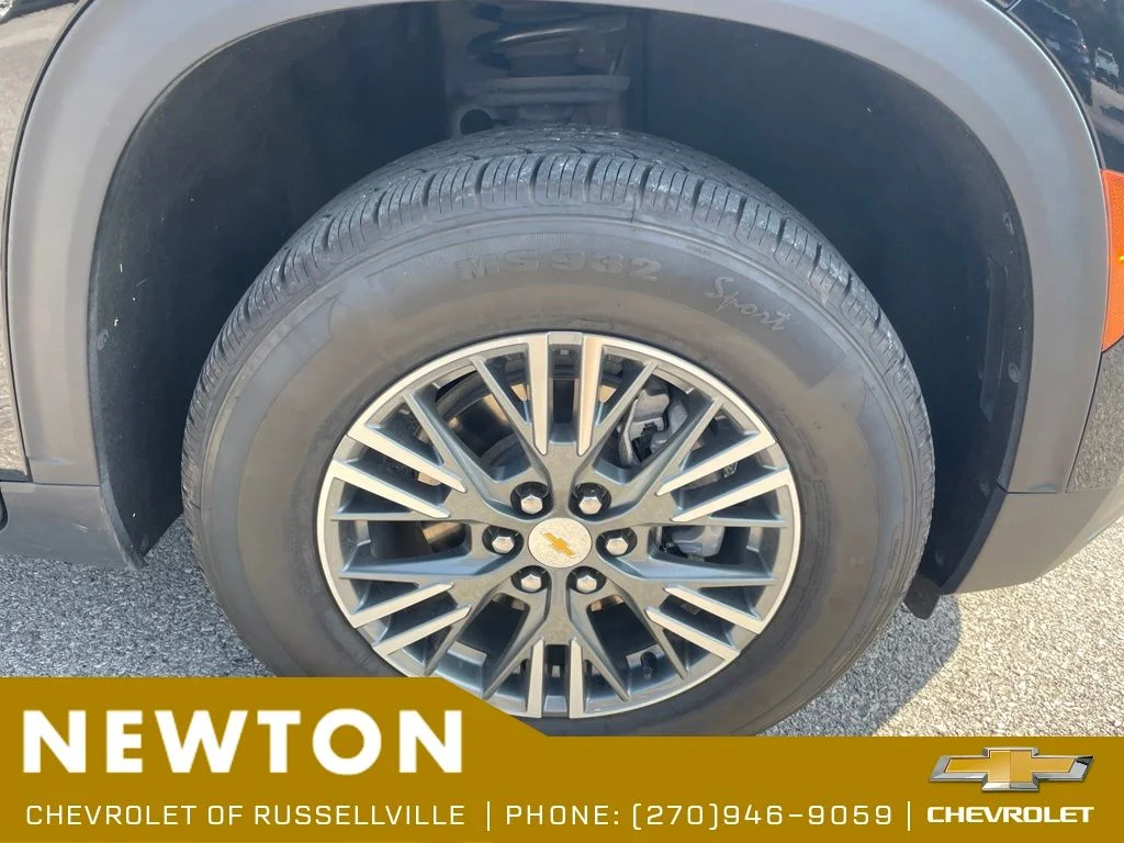 Used 2025 Black Metallic Chevrolet LT image 18