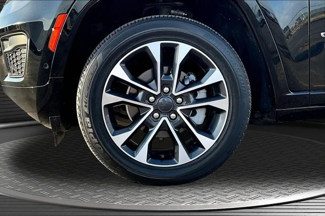Certified Used 2022 Black Jeep Overland image 34