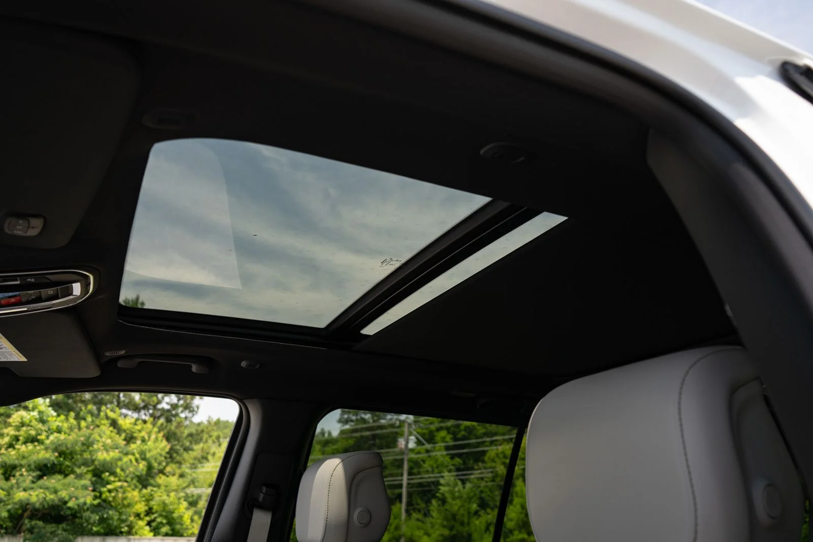 New 2026 Bright White Clear-Coat Exterior Paint Jeep  image 16